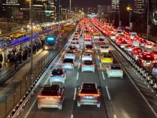 İstanbul'da trafik çilesi: Yoğunluk haritası yüzde 85'i gösterdi