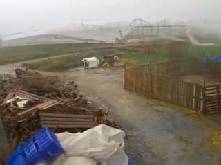 Antalya'da hortum saniyeler içinde serayı yerle bir etti