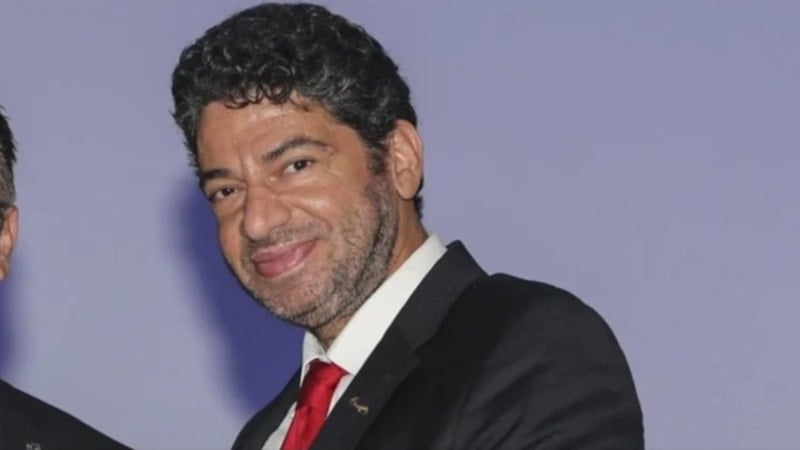 Şarkıcı Hakan Taşıyan kalp krizi geçirdi