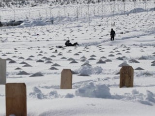 Sivas'ta yoğun kar mezarlığı yuttu