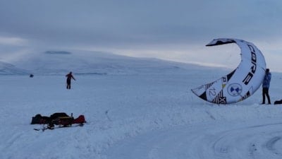 Donmuş Çıldır Gölü’nde gökyüzüyle buluşma: Paraşütle nefes kesen uçuş