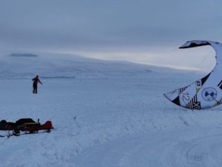 Donmuş Çıldır Gölü’nde gökyüzüyle buluşma: Paraşütle nefes kesen uçuş