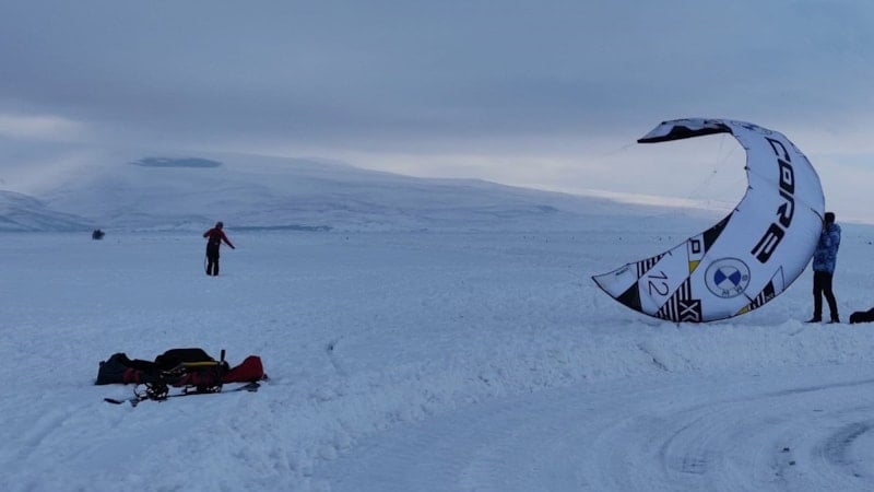 Donmuş Çıldır Gölü’nde gökyüzüyle buluşma: Paraşütle nefes kesen uçuş