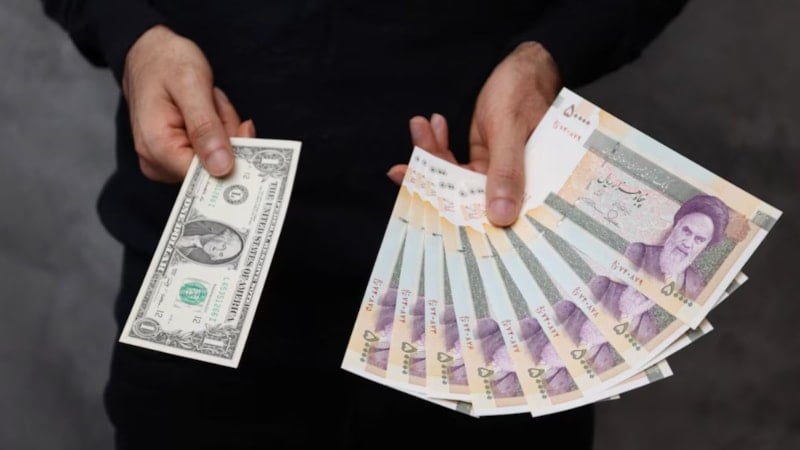 İran'da dolar, ulusal para birimine karşı tarihin en yüksek seviyesine çıktı