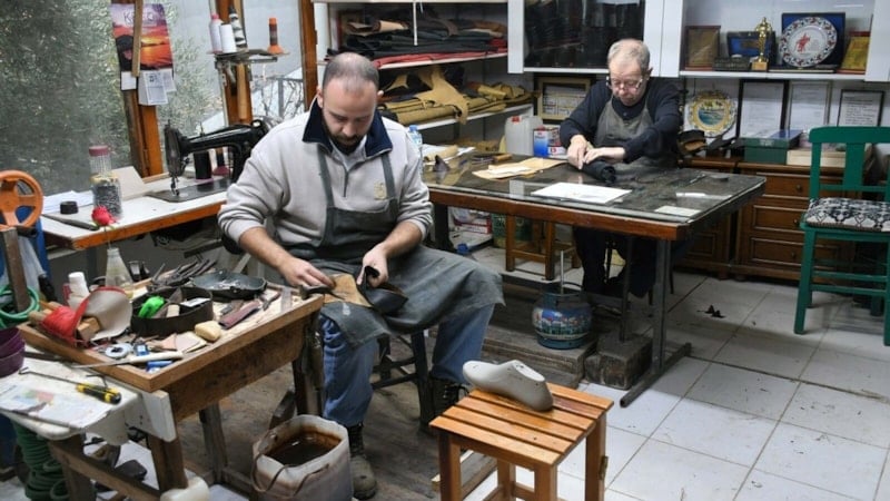 Aydın'da körüklü çizme ustası mesleğini azimle sürdürüyor