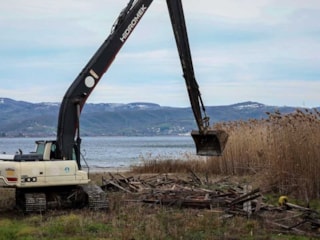 Sapanca Gölü kıyısında kaçak yapılara temizlik