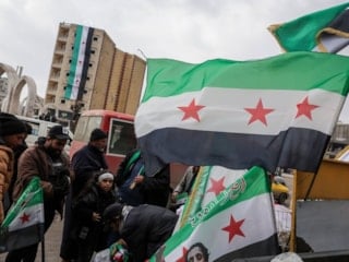 YPG'den kurtarılan Rakka sokaklarında Suriye bayrakları dalgalanıyor