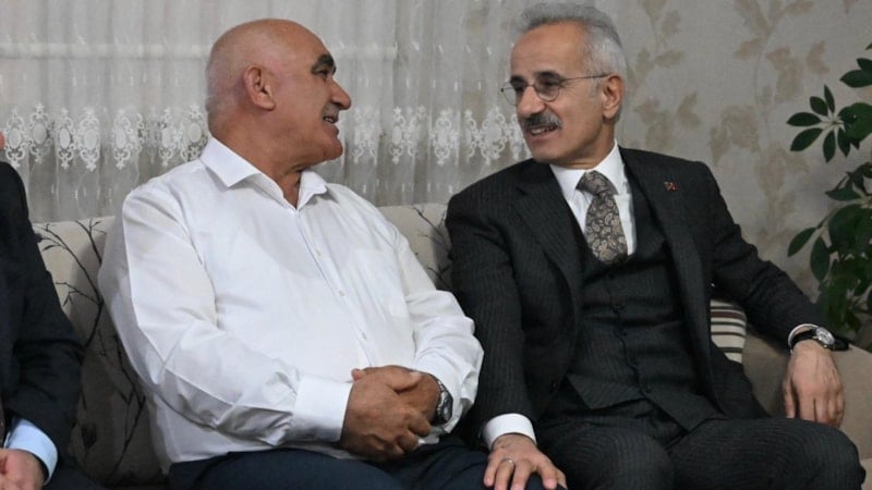 Abdulkadir Uraloğlu, şehit ailesini ziyaret etti