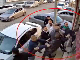 Mardin'de hastane önündeki silahlı kavga kamerada