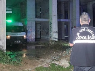 Adana'da acı ölüm: 2 metre derinliğinde su biriken inşaatın bodruma düştü