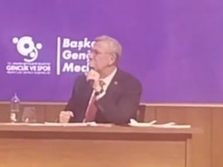 Mansur Yavaş gençlere sordu: Ankara'da suyu kesilen elini kaldırsın