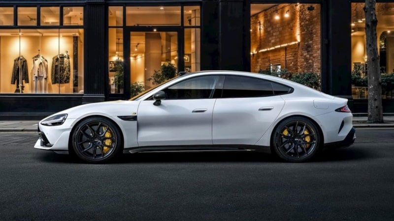 Xiaomi SU7, Çin'de ilk kez Tesla Model 3'ü geride bıraktı