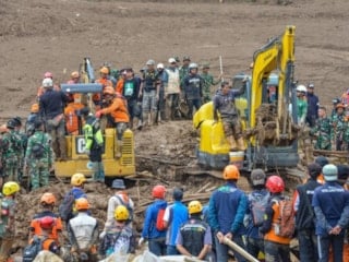 Endonezya’daki toprak kaymalarında can kaybı 53’e çıktı