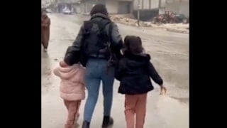 YPG/PKK'lı teröristler Ayn el-Arab'da çocukları kalkan yapmaya başladı