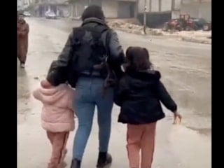 YPG/PKK'lı teröristler Ayn el-Arab'da çocukları kalkan yapmaya başladı