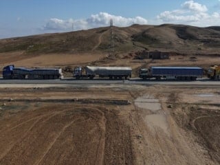 Kamışlı'ya insani yardım koridorlarından yardım gönderiliyor