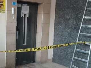 Kars'ta 2 gündür kayıp olarak aranan genç asansör boşluğunda ölü bulundu