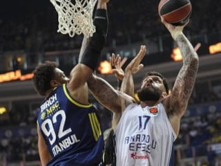 Fenerbahçe, Anadolu Efes'i farklı geçti