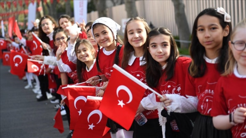 Okullar 'Bayrak Sevgisi' temasıyla başlayacak