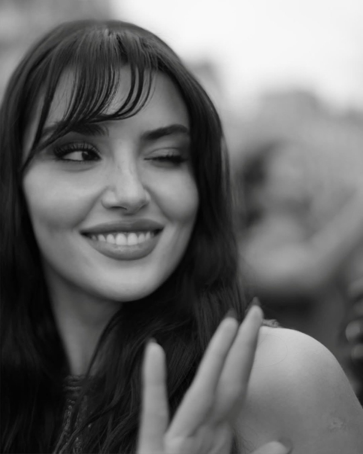 Paris Moda Haftası'nda Hande Erçel: Çizmesi 30 Bin TL, Aşk İddiaları Gündemde