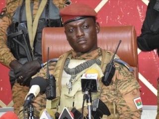 Burkina Faso'da cunta tüm siyasi partileri feshetti