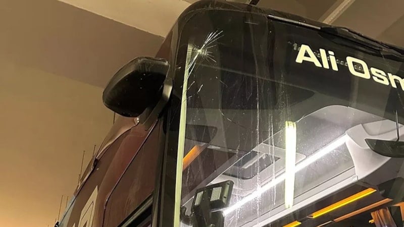 Trabzonspor'un takım otobüsüne taşlı saldırı