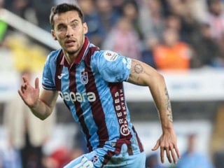 Umut Nayir, 4 büyüklerin 3'ünde forma giydi