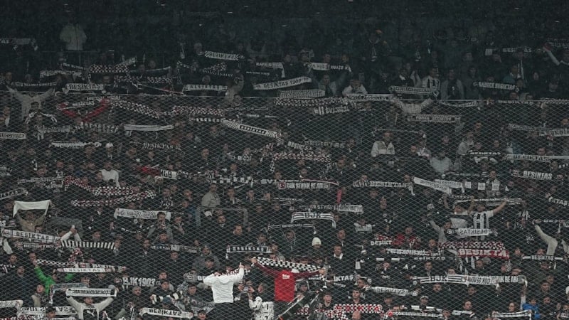 Beşiktaş taraftarından yönetime protesto!