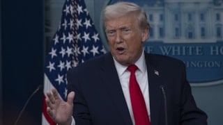 Trump'tan İran paylaşımı: Panikteler, altlarına yapıyorlar