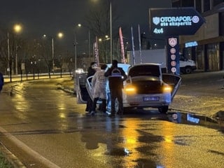 Bursa'da polisin dur ihtarına uymayan araçta el bombası ele geçirildi