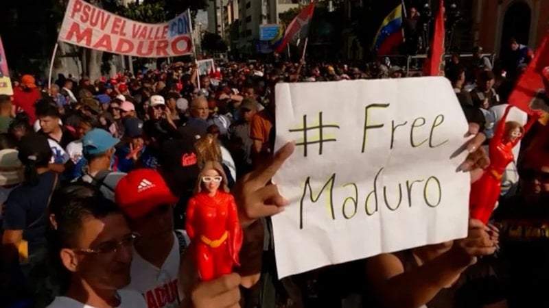 Venezuela'da Maduro afişleri: Sizleri geri istiyoruz