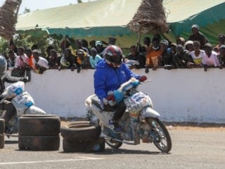 Senegal’de 'Jakarta' motor taksileri ralli pistinde yarıştı