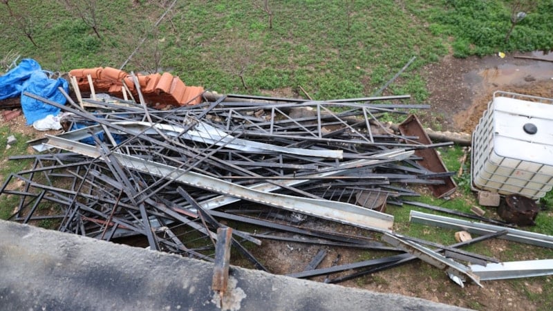 Aydın'da fırtına, ortalığı savaş alanına çevirdi