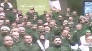 İran Parlamentosu'nda vekiller askeri üniforma giydi: 'Amerika’ya Ölüm' sloganları