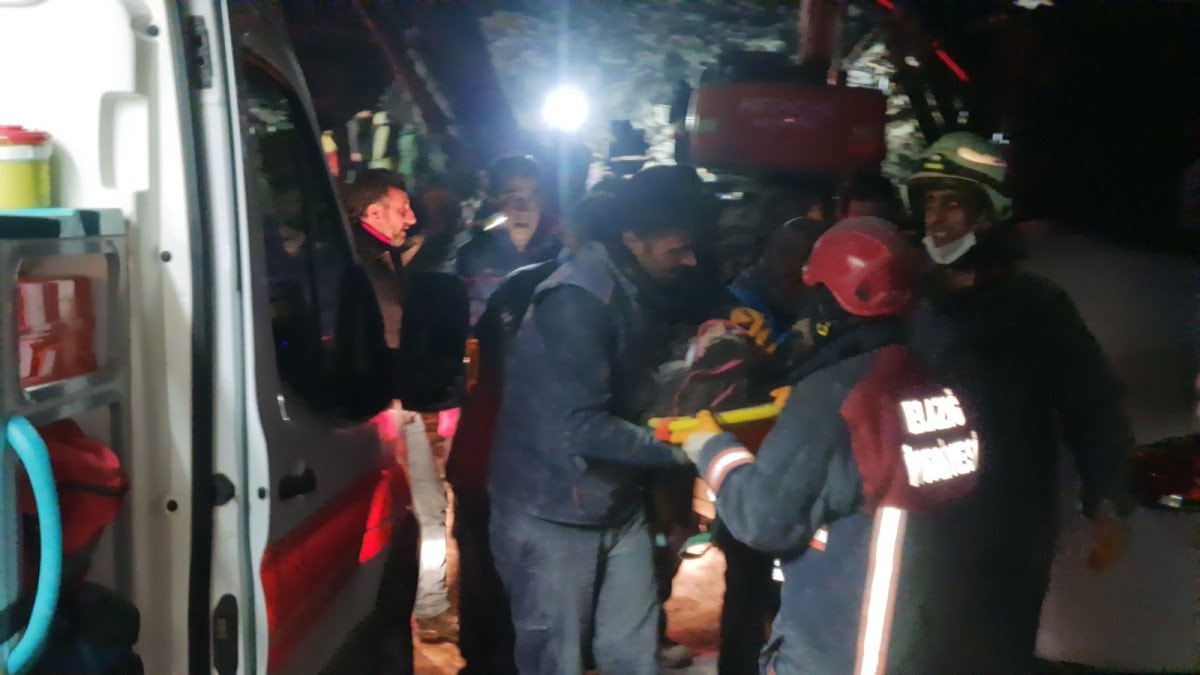 Aysima Yılmaz’ı Enkazdan Sağlıkla Kurtaran İtfaiyeci: Zorlu Mücadelenin Detayları