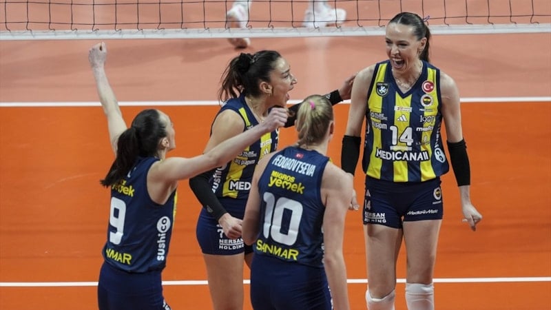 Fenerbahçe, derbide Galatasaray'a set vermedi