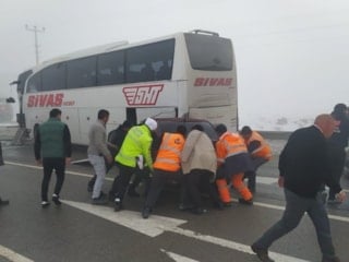 Sivas'ta ekran bağımlığı kaza getirdi: 7 kişi yaralandı