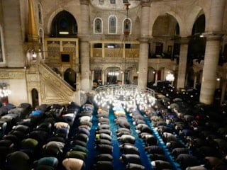 Berat Kandili yurt genelinde dualarla idrak edildi