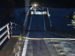 Balıkesir'de sağanak yağış sonrası köprü çöktü