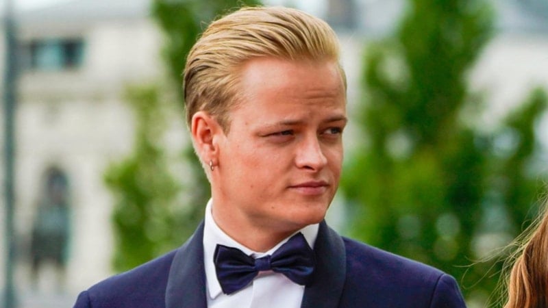 Norveç Kraliyet Ailesi'nde kriz: Veliaht Prenses'in oğlu hakim karşısında