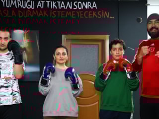 Elazığ'da 47 yaşındaki hemşire, çocuklarıyla birlikte önyargıları 'yumrukladı'