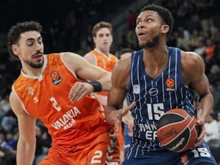 Valencia'yı yenen Anadolu Efes, 9 maç sonra kazandı