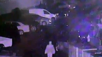 İstanbul'da ısınmak için ateş yakan şahıs 5 aracı küle çevirdi