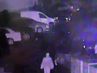 İstanbul'da ısınmak için ateş yakan şahıs 5 aracı küle çevirdi