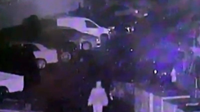 İstanbul'da ısınmak için ateş yakan şahıs 5 aracı küle çevirdi