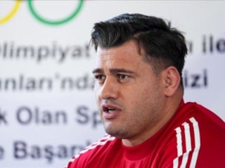 Milli güreşçi Rıza Kayaalp, yeniden mindere dönüyor