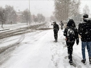 Ardahan'da kar yağışı nedeniyle eğitime ara verildi