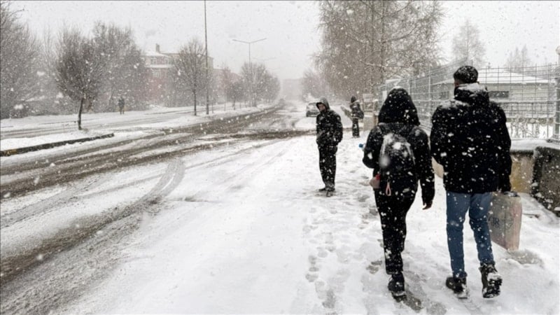 Ardahan'da kar yağışı nedeniyle eğitime ara verildi