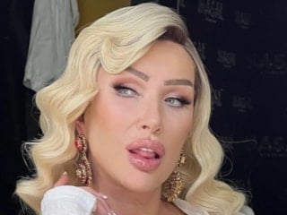 Seda Sayan eşiyle Tarkan'ı kulisinde ziyaret etti: Utandı kocam