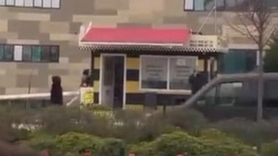 Bursa'da taksi bulamayınca durağı böyle dağıttı: Görenler şoka girdi